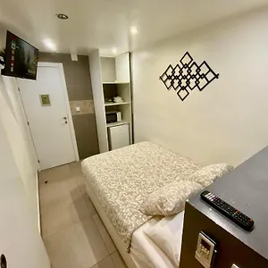 Nuevas Con Bano Privado Frente Al Metro St Mwc Barcelona-fira , L'Hospitalet de Llobregat Spain